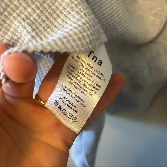 Aritzia TNA Waffle Turtle Neck Long Sleeve Sweater Shirt Size XS - Picture 3 of 9